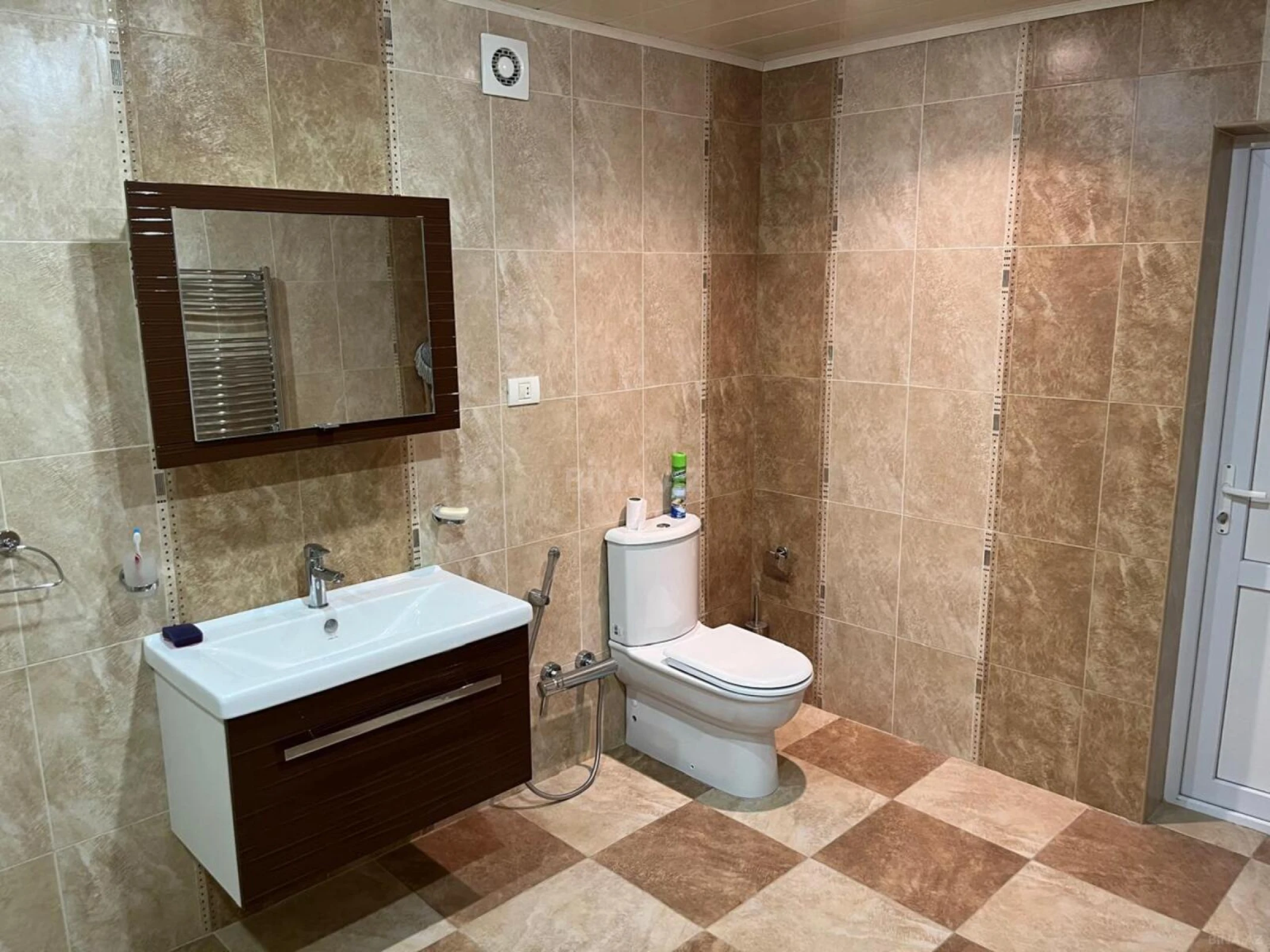 Kirayə verilir 6 otaqlı həyət evi 360 m²