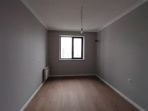 Satılır 4 otaqlı mənzil 121 m²