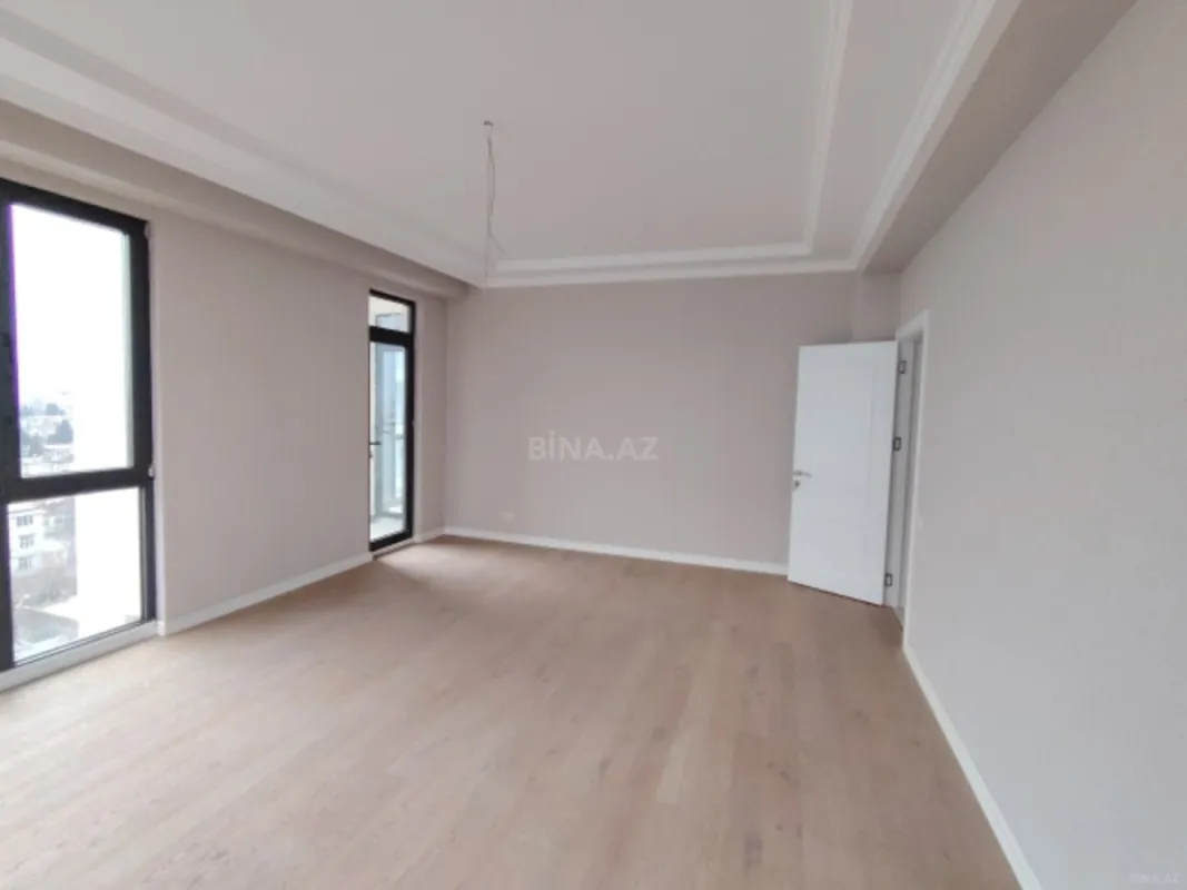Satılır 4 otaqlı mənzil 121 m²