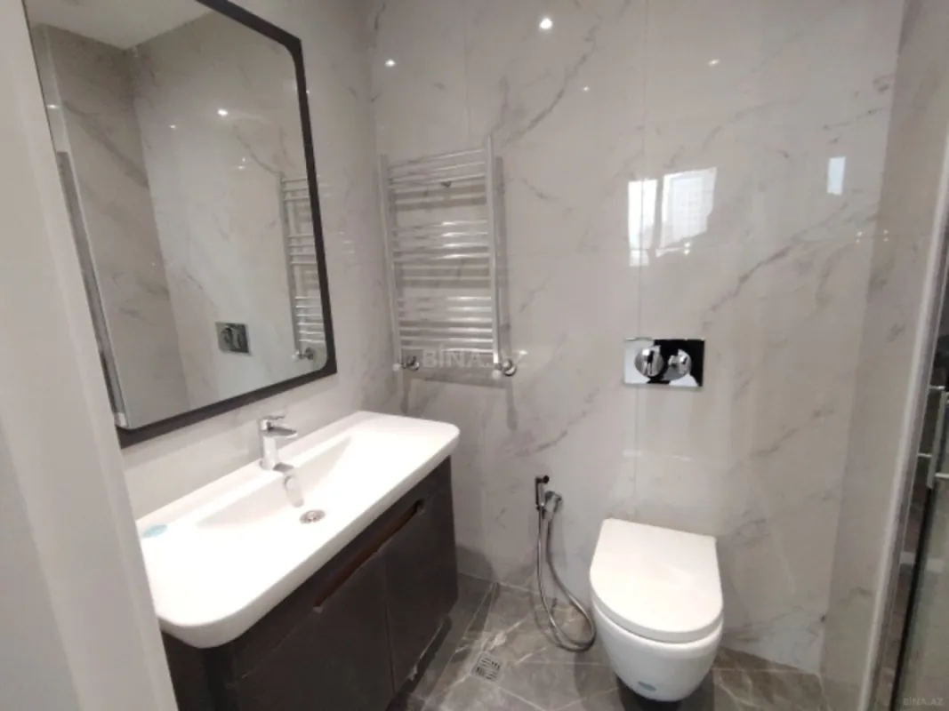 Satılır 4 otaqlı mənzil 121 m²