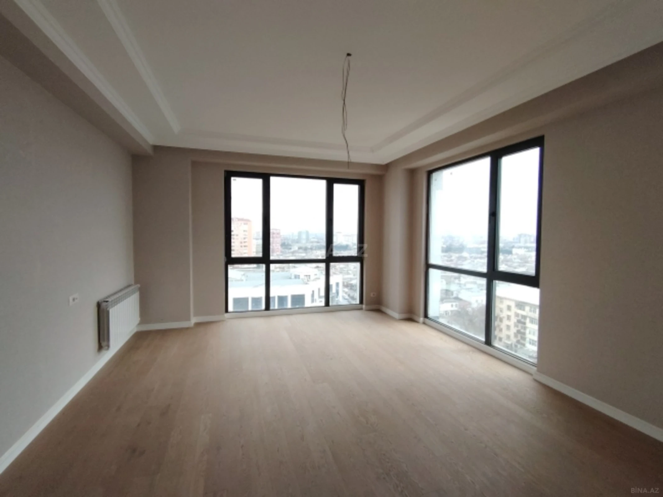 Satılır 4 otaqlı mənzil 121 m²