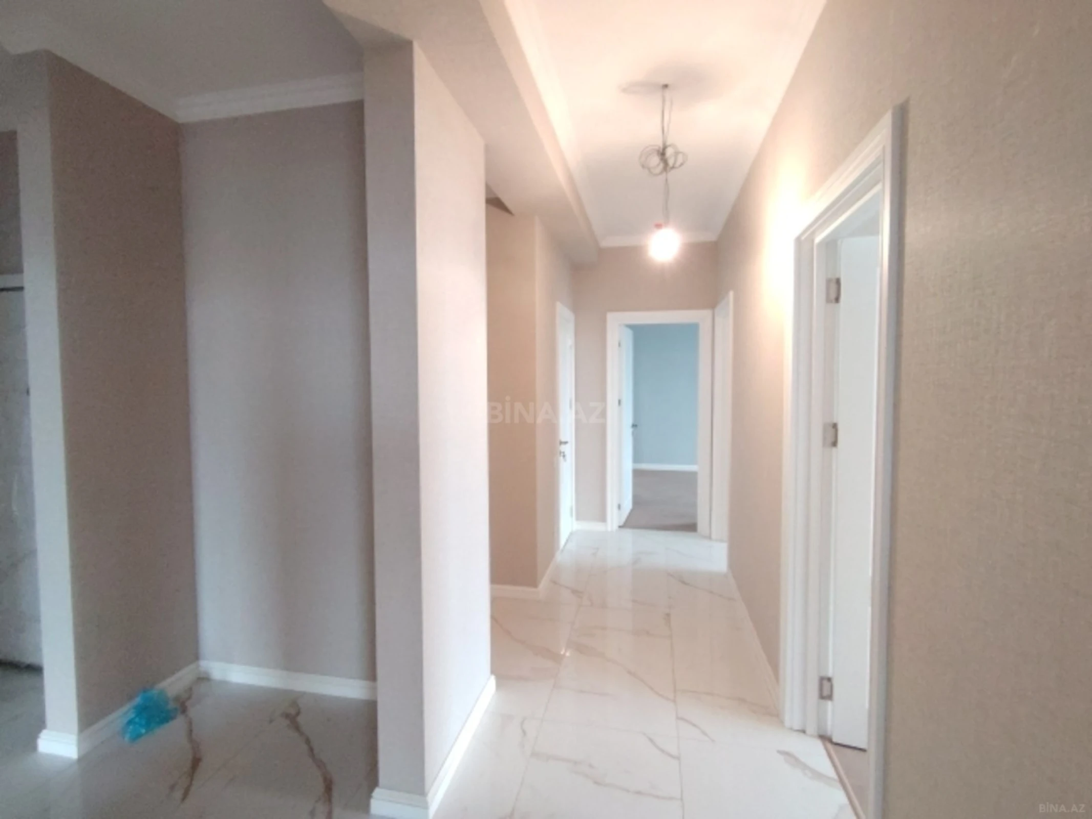 Satılır 4 otaqlı mənzil 121 m²