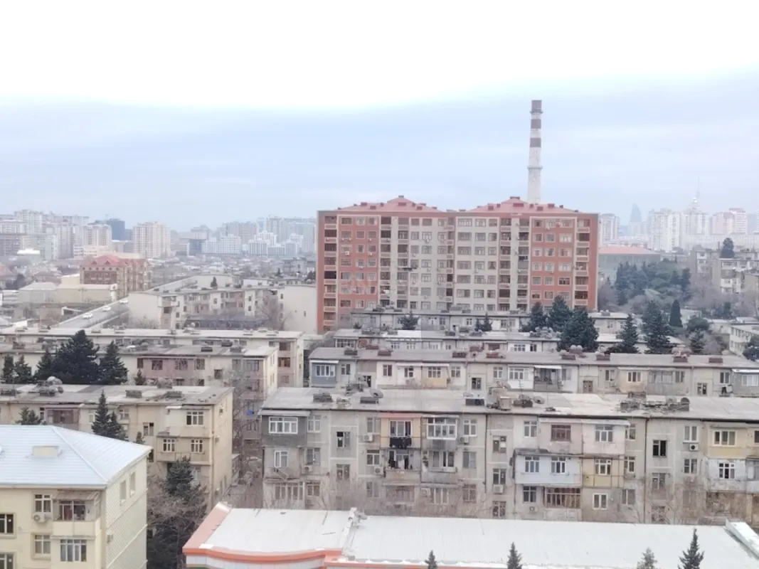Satılır 4 otaqlı mənzil 121 m²