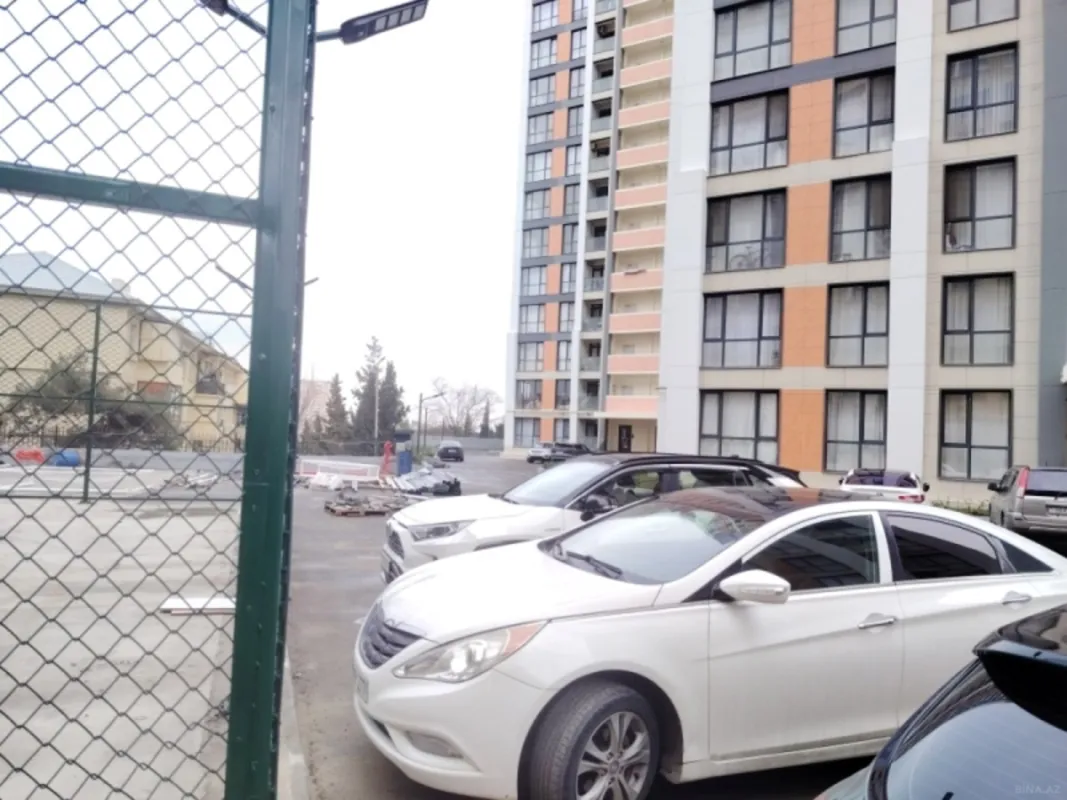 Satılır 4 otaqlı mənzil 121 m²