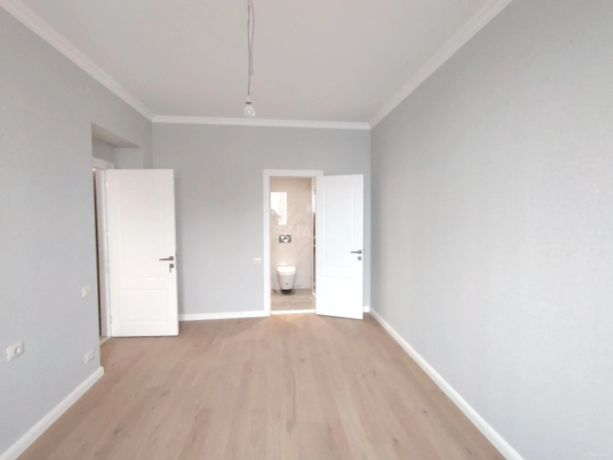 Satılır 4 otaqlı mənzil 121 m²