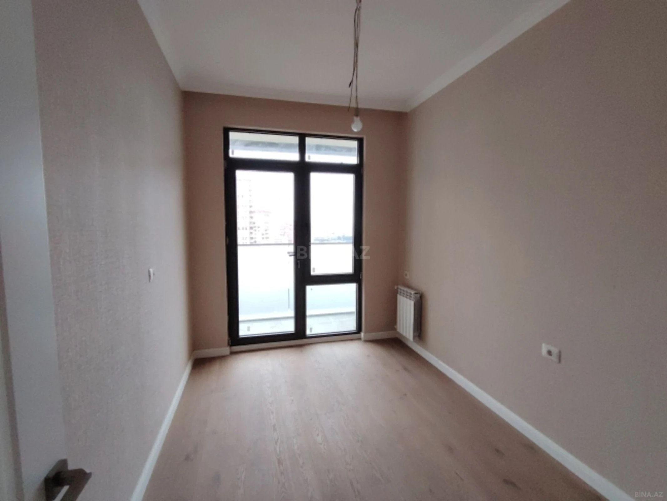 Satılır 4 otaqlı mənzil 121 m²