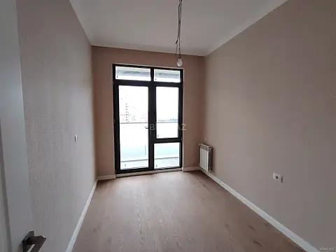 Satılır 4 otaqlı mənzil 121 m²