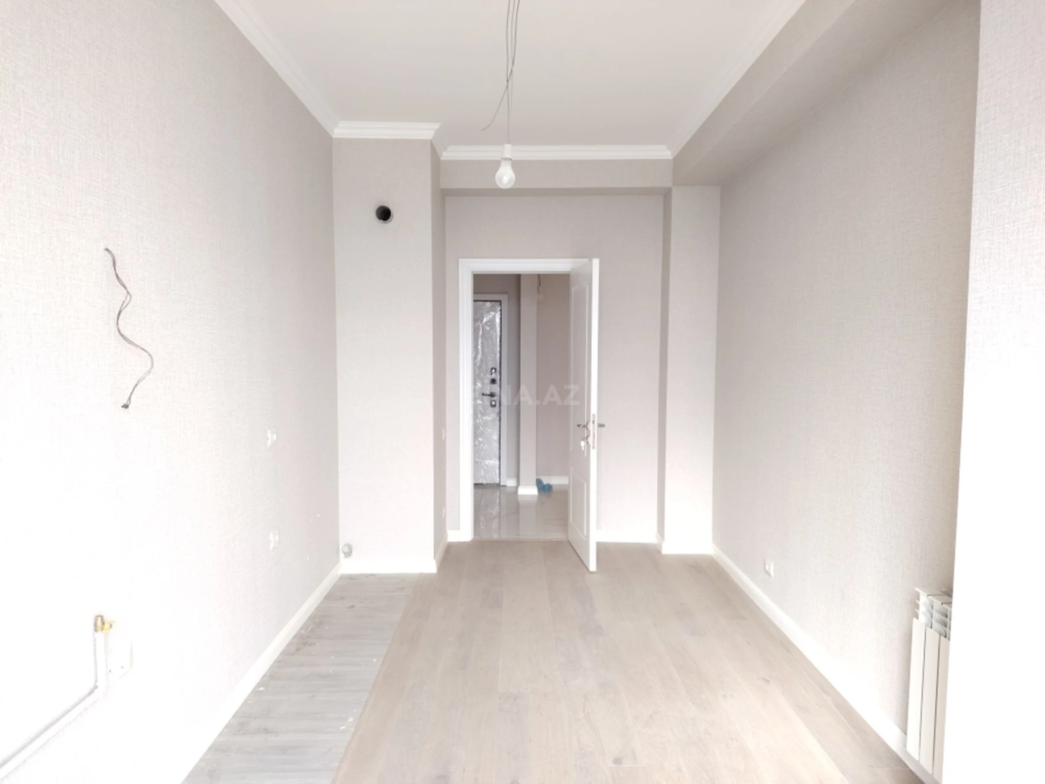Satılır 4 otaqlı mənzil 121 m²