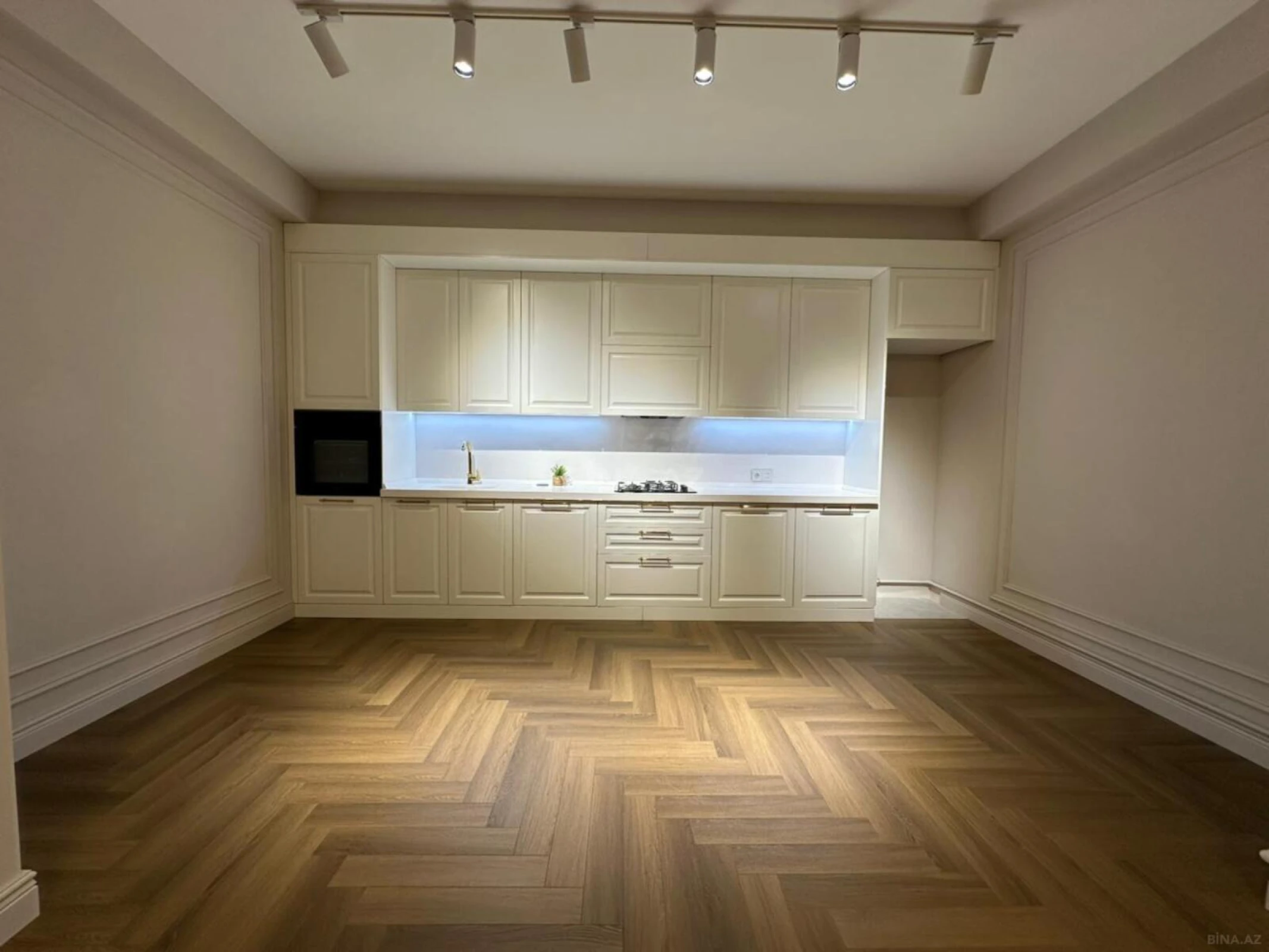 Satılır 3 otaqlı mənzil 110 m²