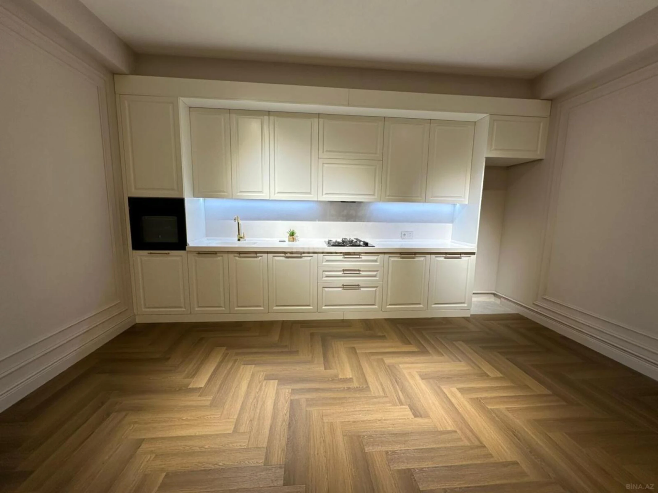 Satılır 3 otaqlı mənzil 110 m²