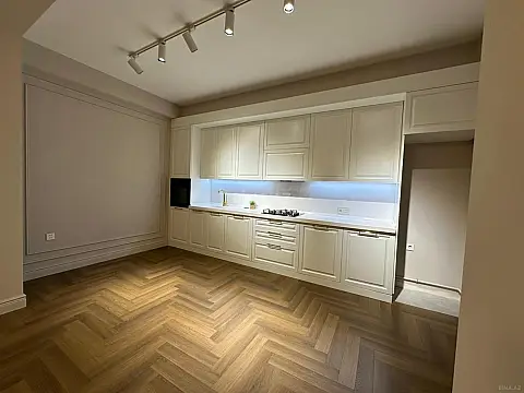 Satılır 3 otaqlı mənzil 110 m²