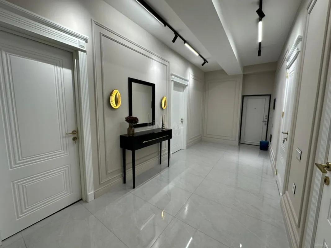 Satılır 3 otaqlı mənzil 110 m²