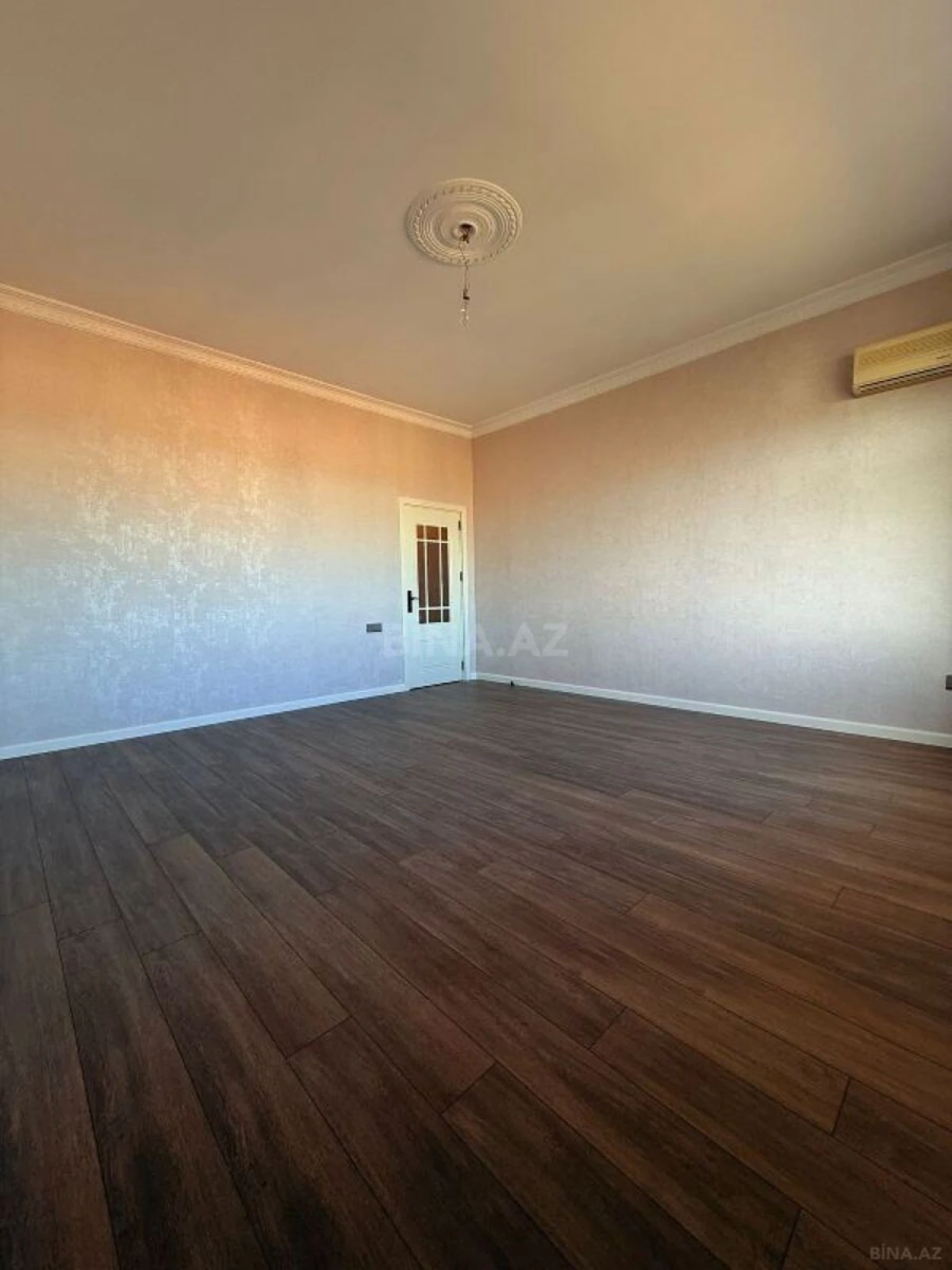 Satılır 3 otaqlı mənzil 120 m²