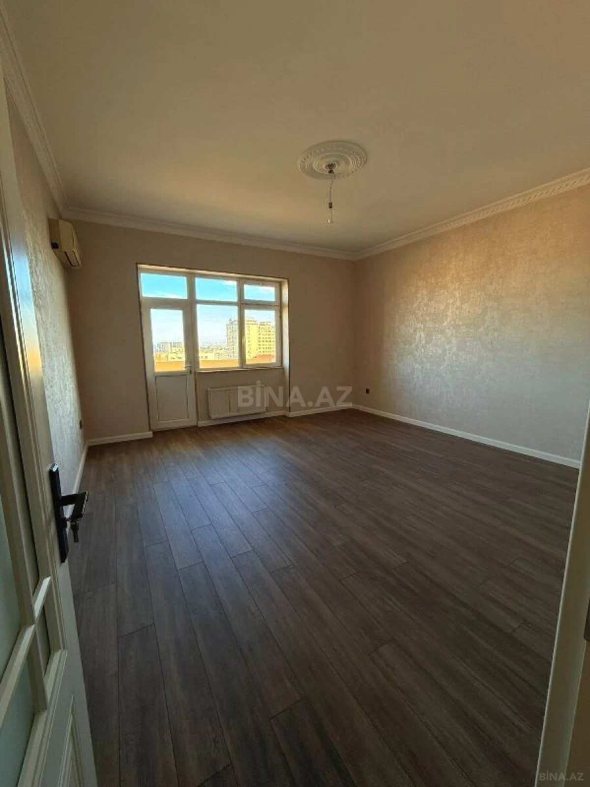 Satılır 3 otaqlı mənzil 120 m²