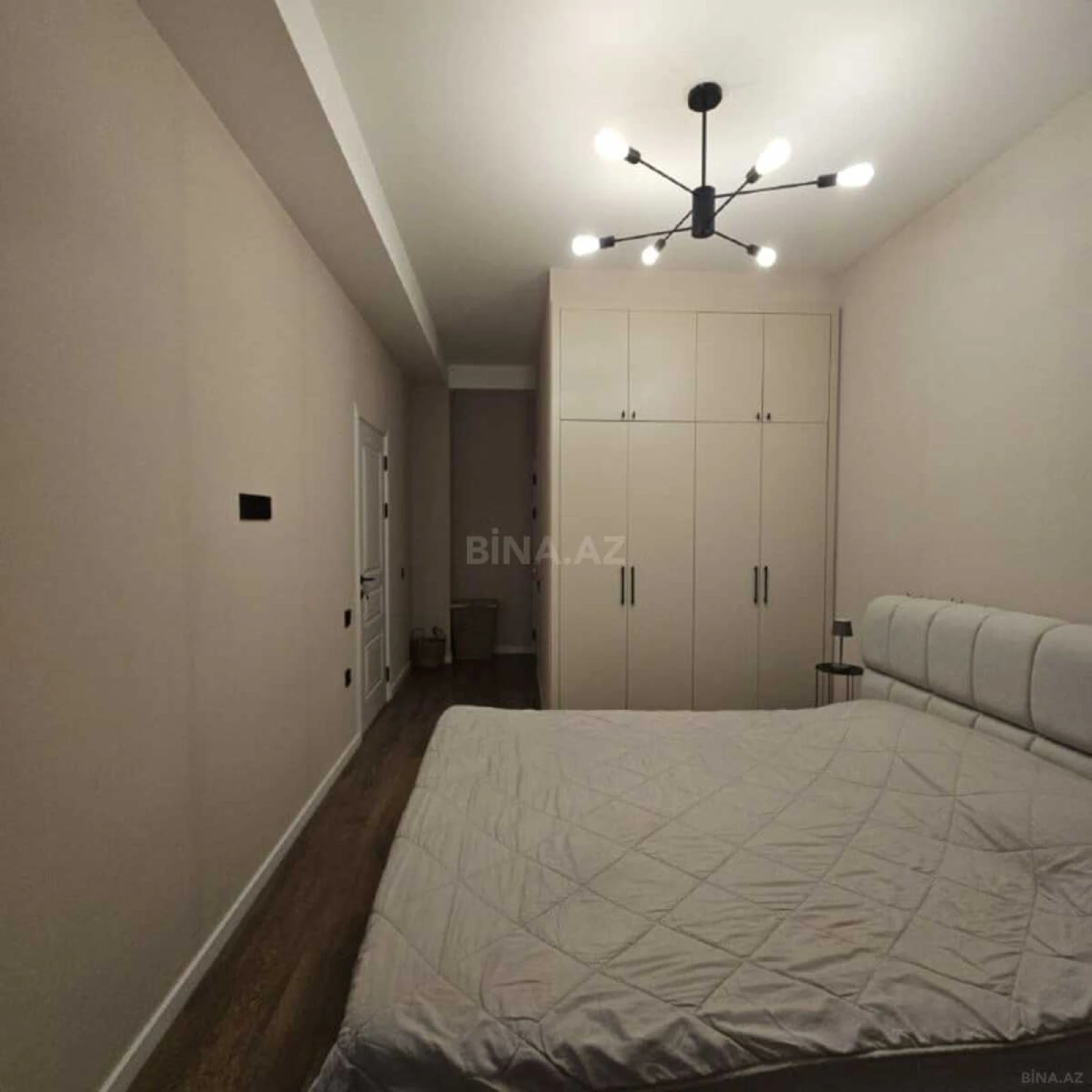 Satılır 4 otaqlı mənzil 105 m²