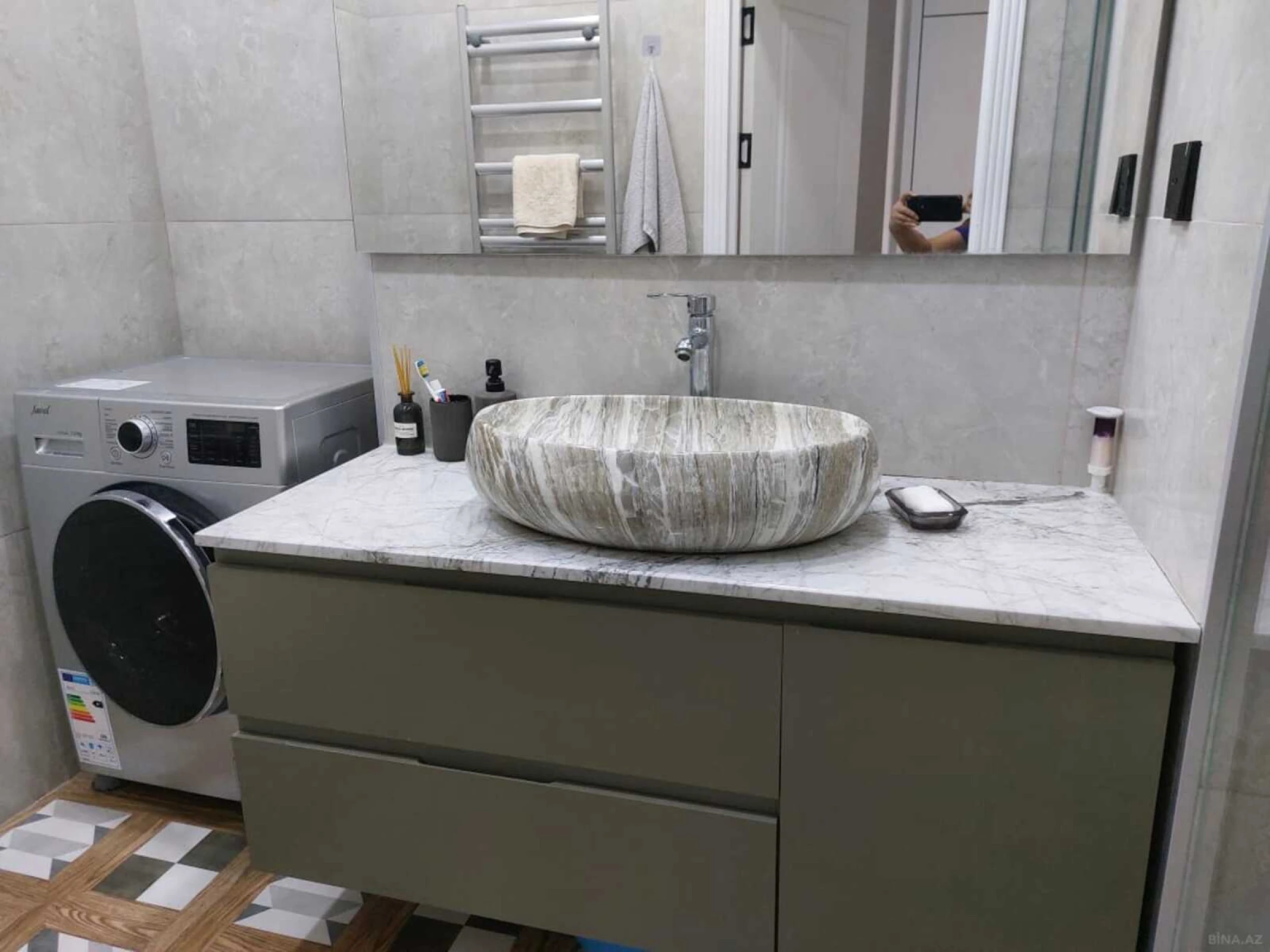 Satılır 4 otaqlı mənzil 105 m²