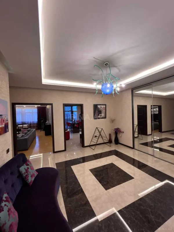 Kirayə verilir 3 otaqlı mənzil 185 m²