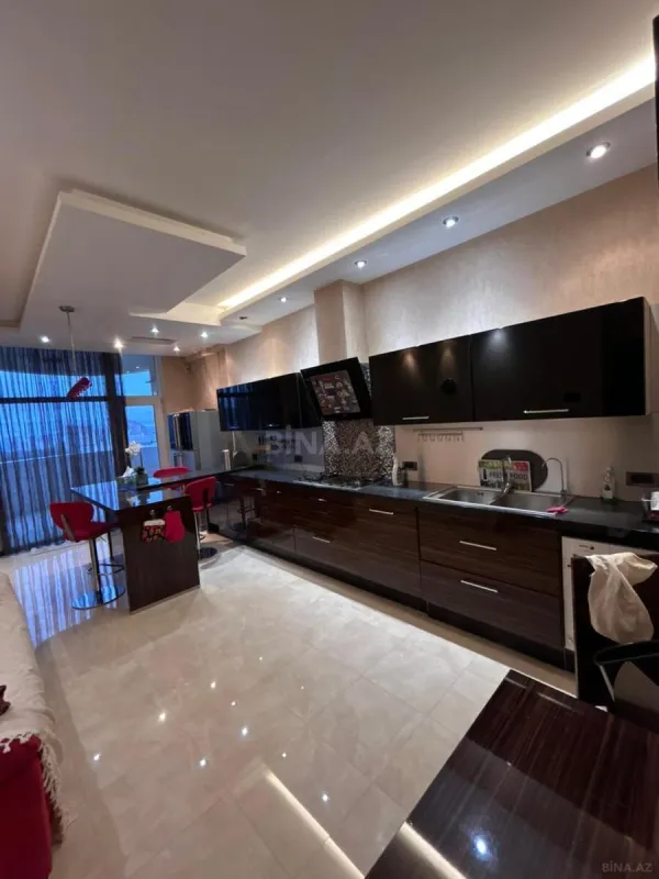 Kirayə verilir 3 otaqlı mənzil 185 m²