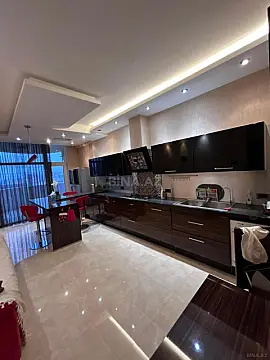 Kirayə verilir 3 otaqlı mənzil 185 m²
