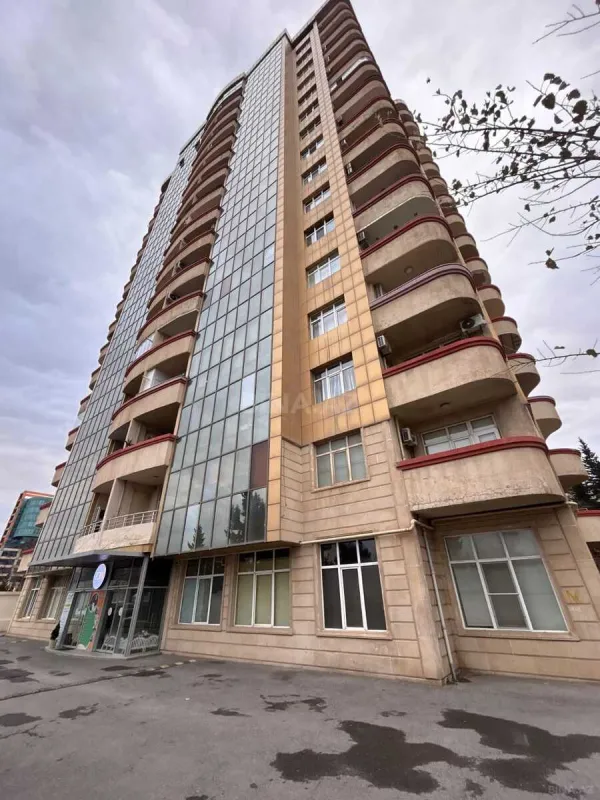 Kirayə verilir 3 otaqlı mənzil 185 m²
