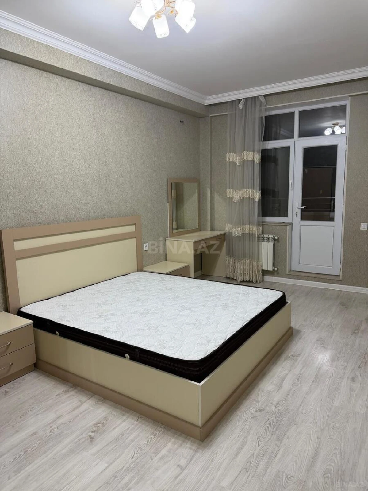 Kirayə verilir 2 otaqlı mənzil 92 m²