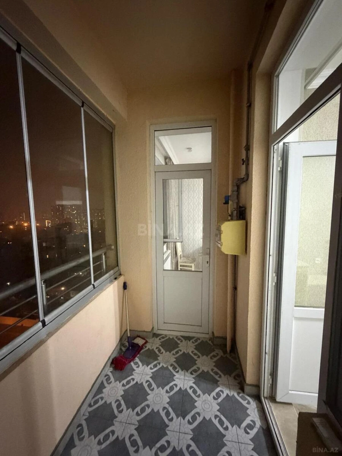 Kirayə verilir 2 otaqlı mənzil 92 m²