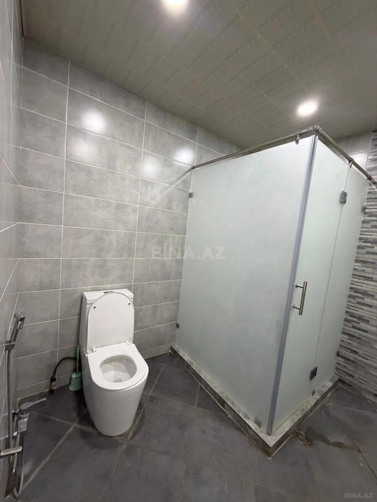 Kirayə verilir 2 otaqlı mənzil 92 m²