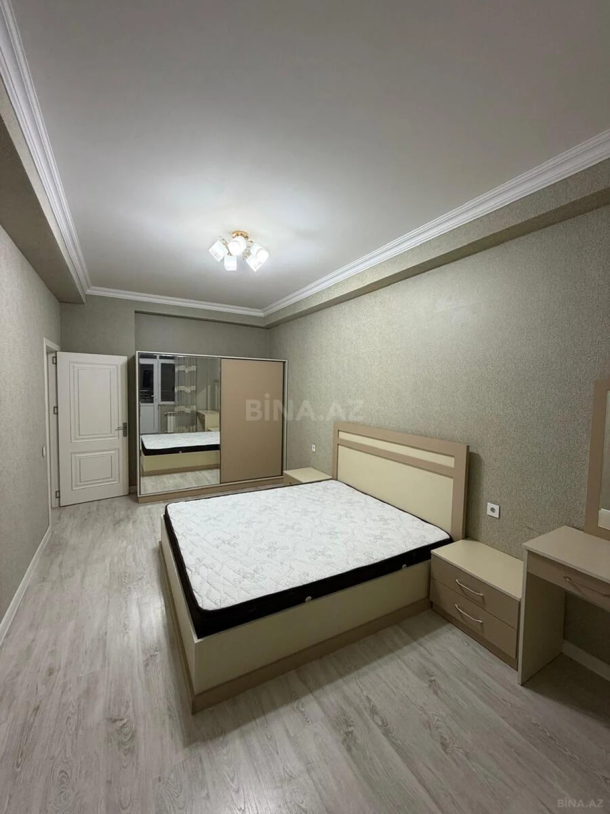 Kirayə verilir 2 otaqlı mənzil 92 m²
