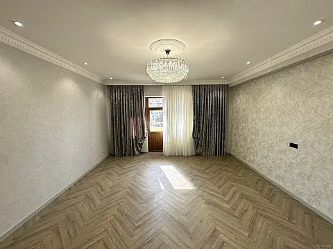 Satılır 3 otaqlı mənzil 150 m²