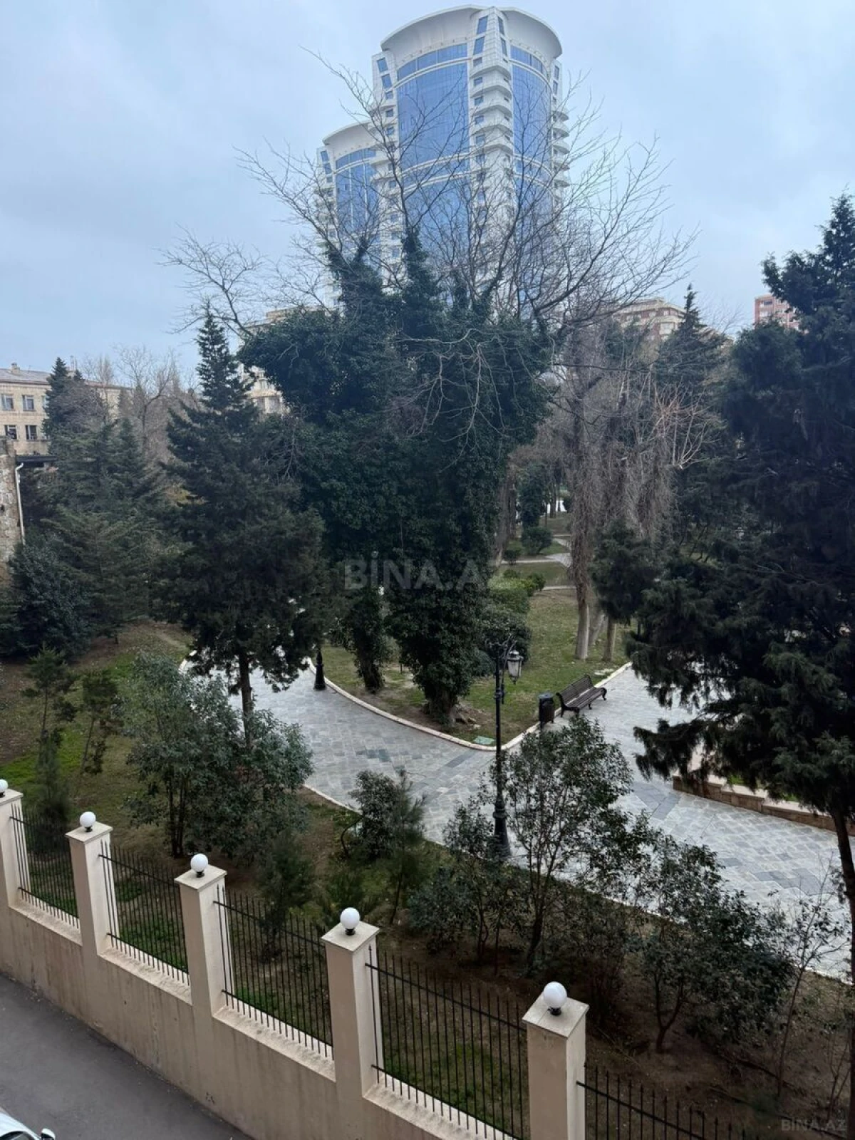 Kirayə verilir 4 otaqlı mənzil 160 m²