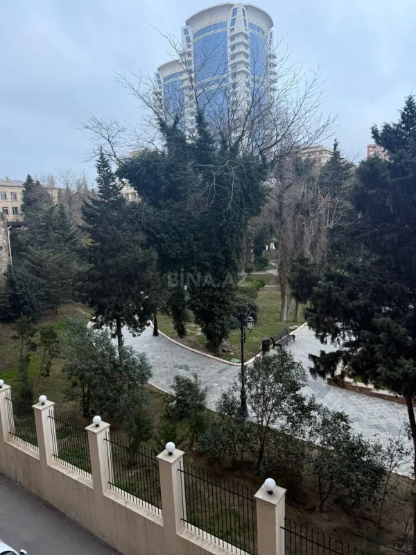 Kirayə verilir 4 otaqlı mənzil 160 m²