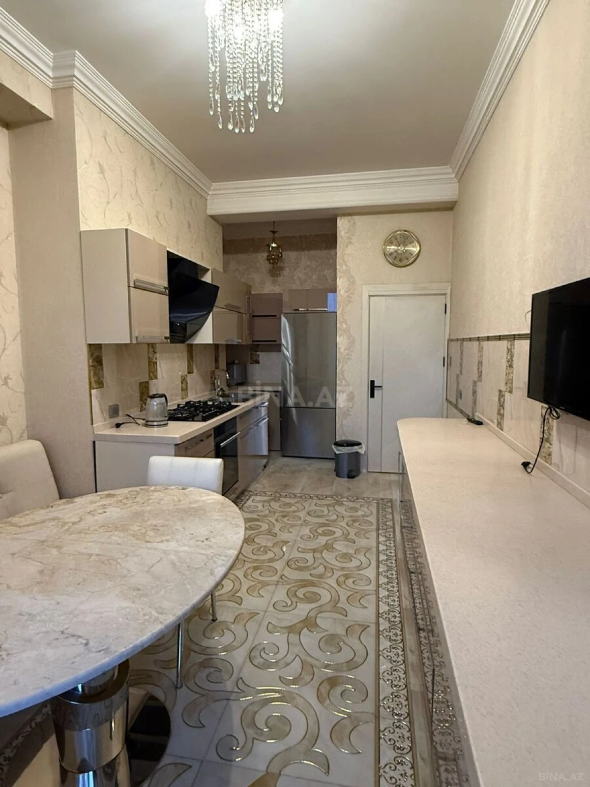 Kirayə verilir 4 otaqlı mənzil 160 m²