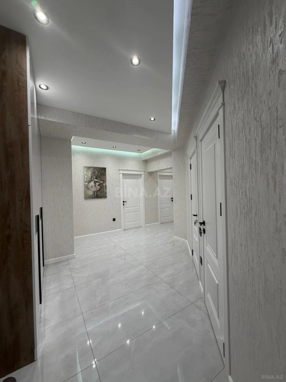 Satılır 3 otaqlı mənzil 108 m²