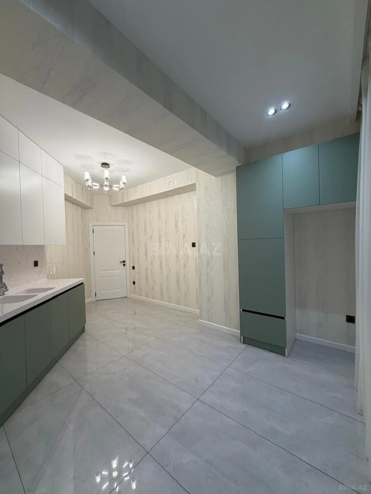 Satılır 3 otaqlı mənzil 108 m²