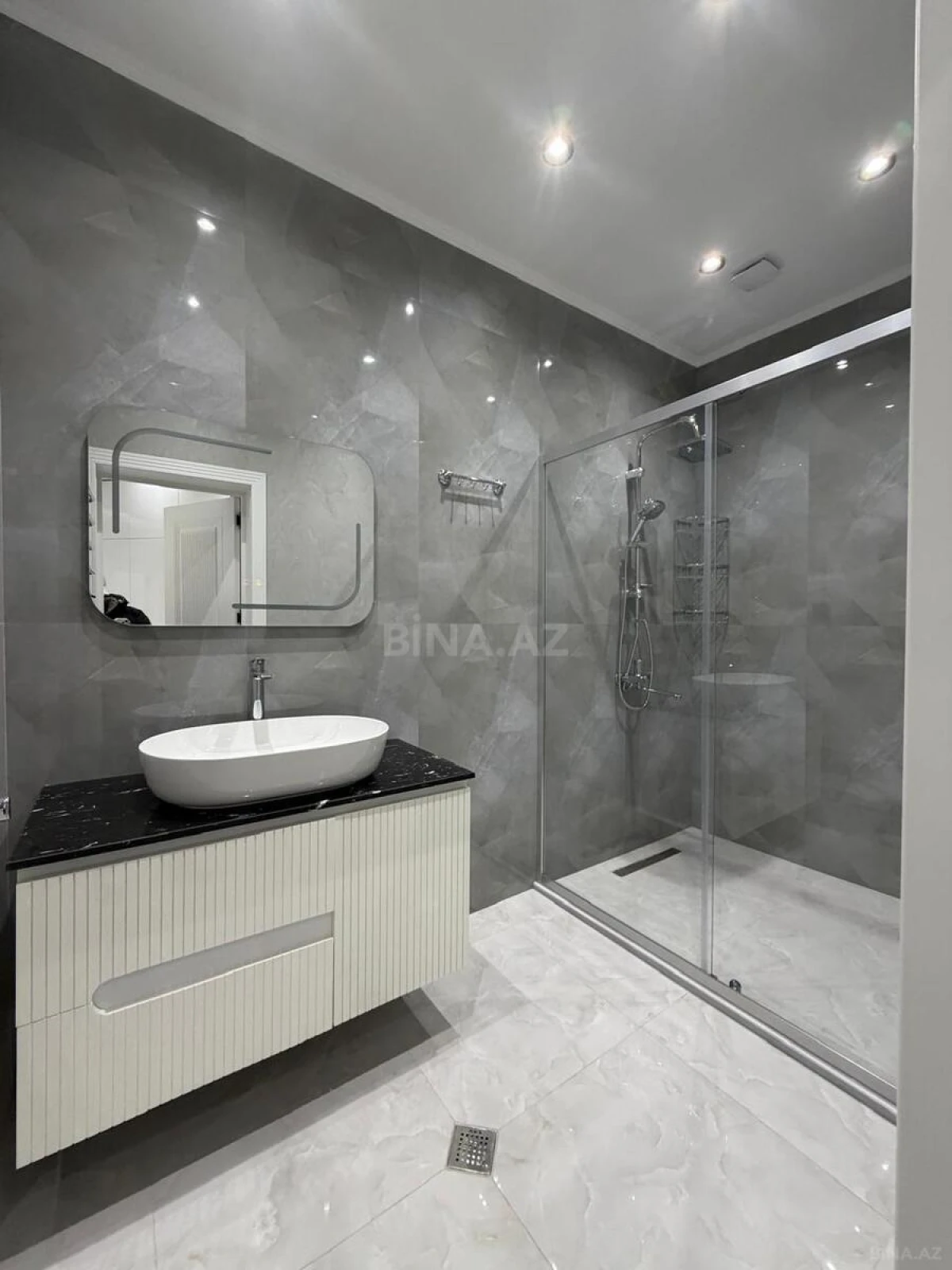 Satılır 3 otaqlı mənzil 108 m²