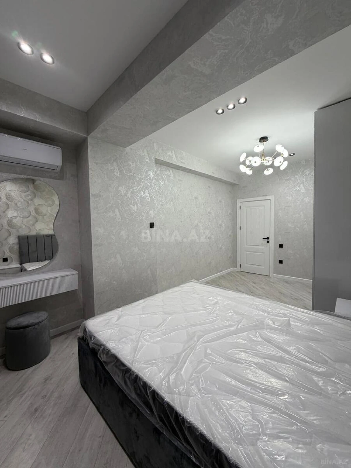 Satılır 3 otaqlı mənzil 108 m²