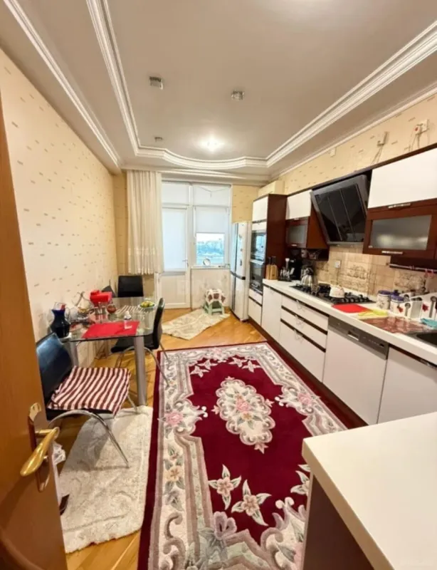 Satılır 3 otaqlı mənzil 138 m²