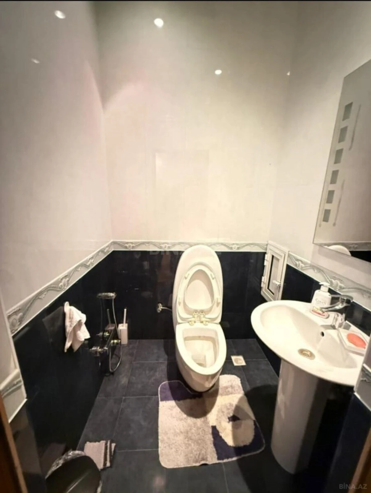 Satılır 3 otaqlı mənzil 138 m²