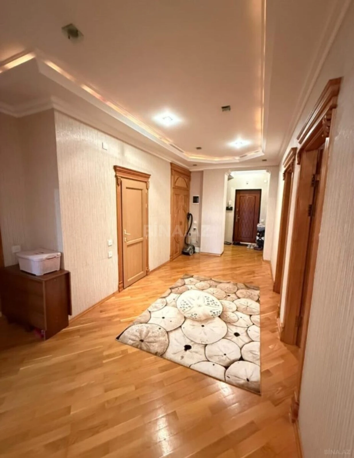 Satılır 3 otaqlı mənzil 138 m²