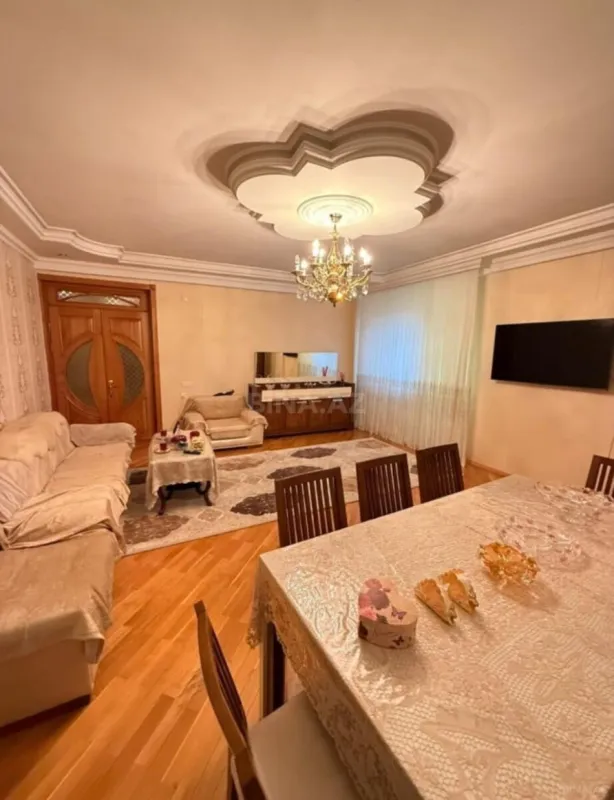 Satılır 3 otaqlı mənzil 138 m²