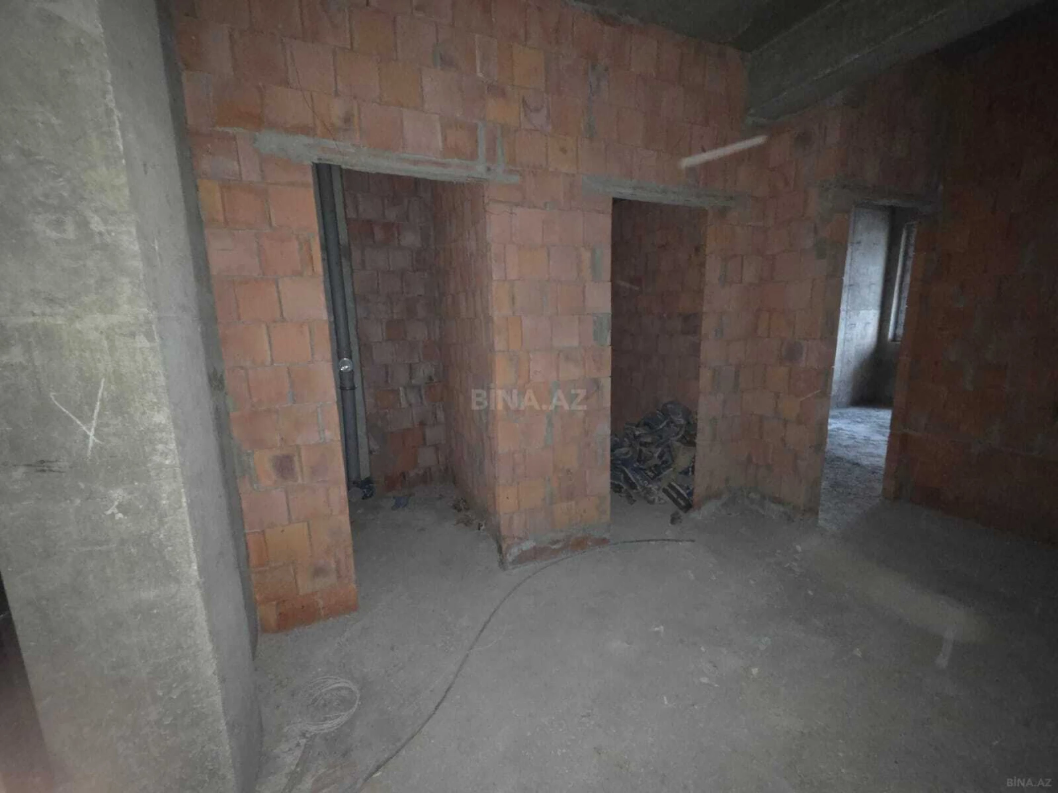 Satılır 2 otaqlı mənzil 76 m²