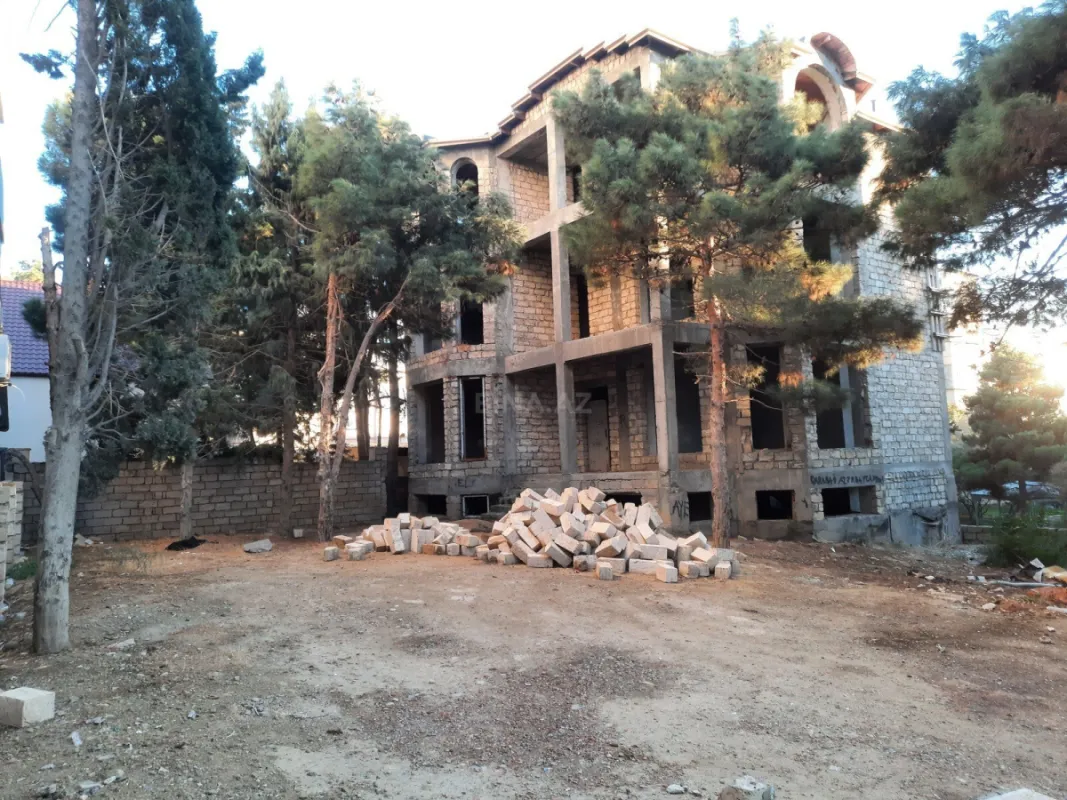 Satılır 7 otaqlı həyət evi 750 m²