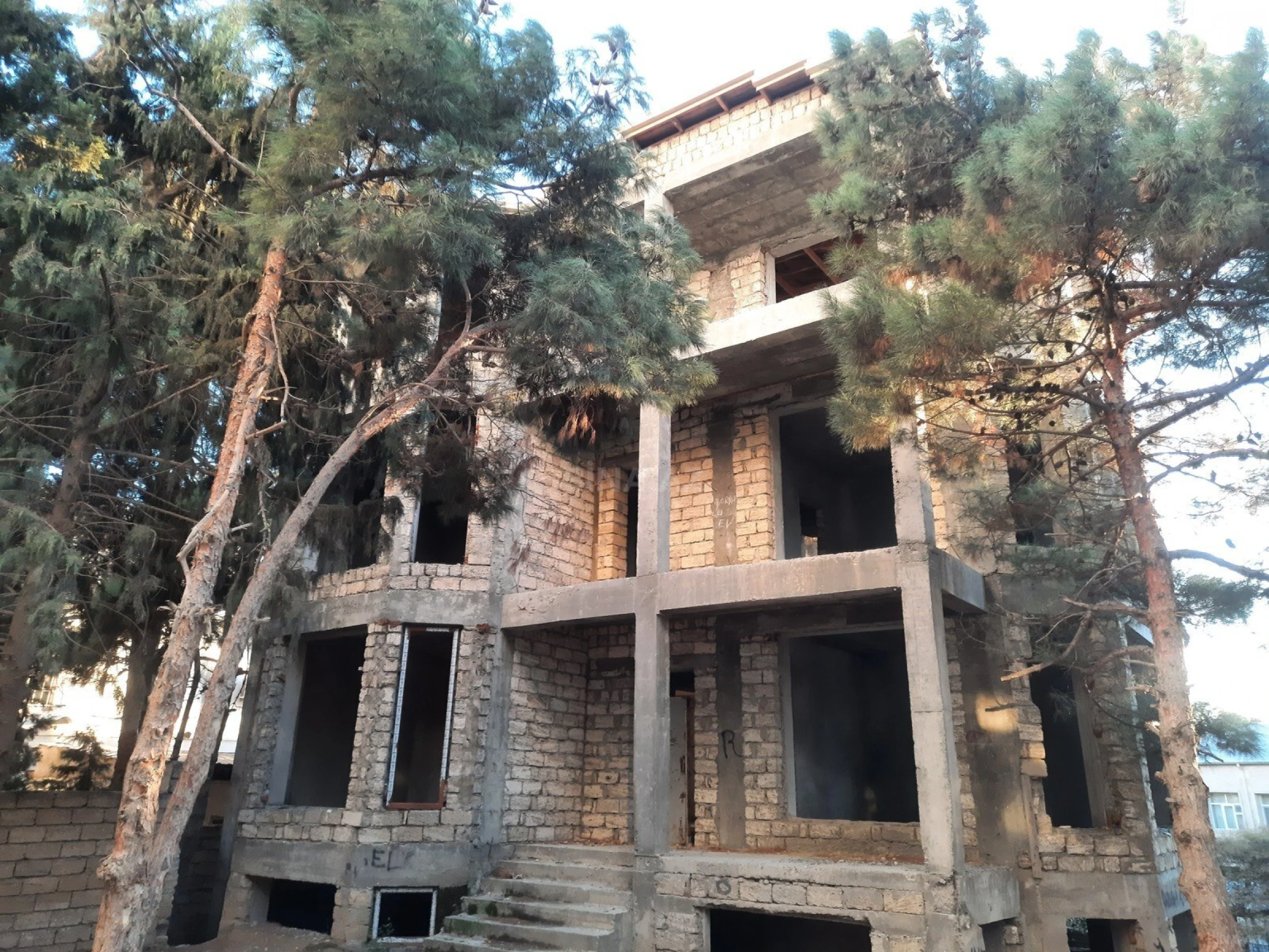 Satılır 7 otaqlı həyət evi 750 m²