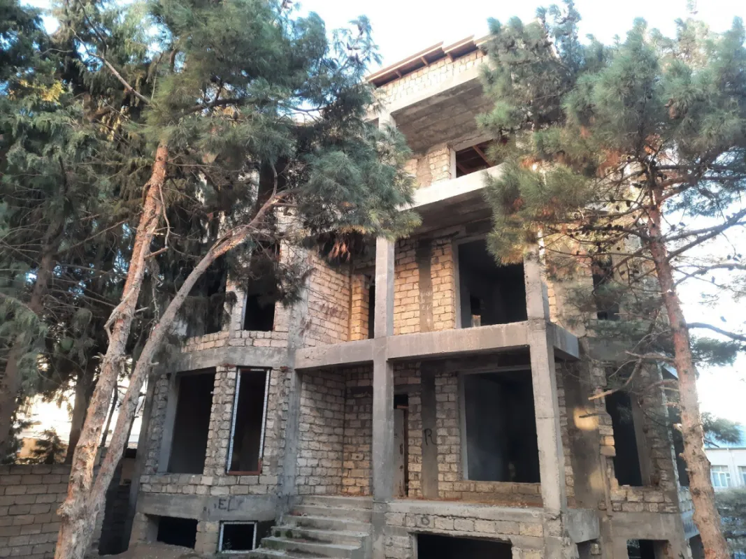Satılır 7 otaqlı həyət evi 750 m²