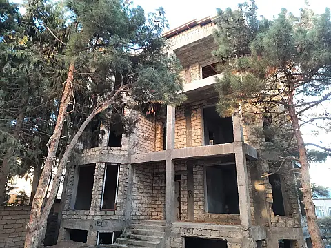 Satılır 7 otaqlı həyət evi 750 m²