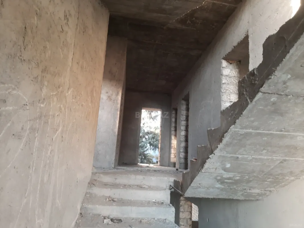 Satılır 7 otaqlı həyət evi 750 m²