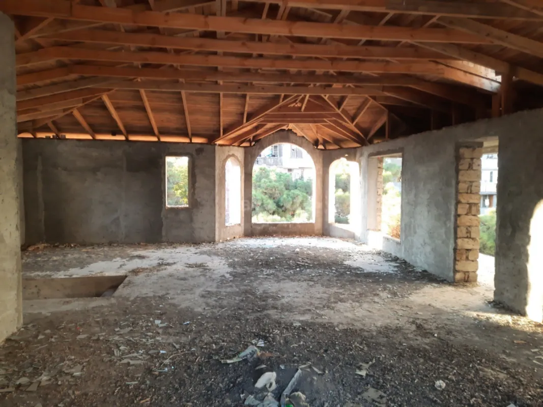 Satılır 7 otaqlı həyət evi 750 m²