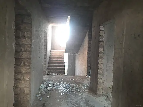 Satılır 7 otaqlı həyət evi 750 m²