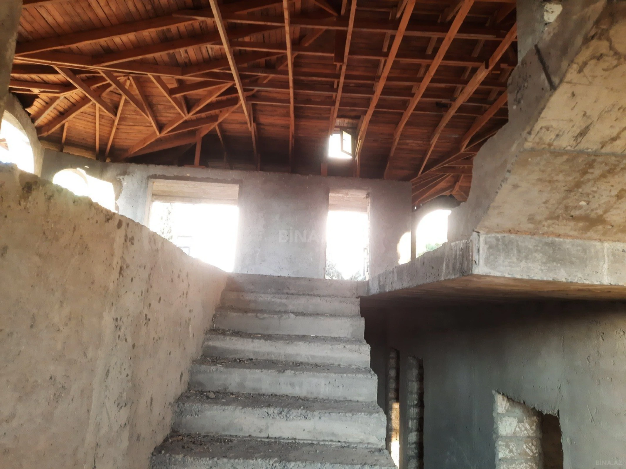 Satılır 7 otaqlı həyət evi 750 m²