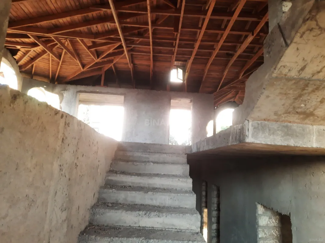 Satılır 7 otaqlı həyət evi 750 m²